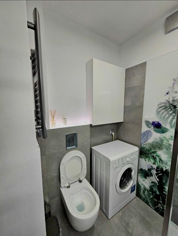 Eddie'S Luxury Apartments Гливице Екстериор снимка