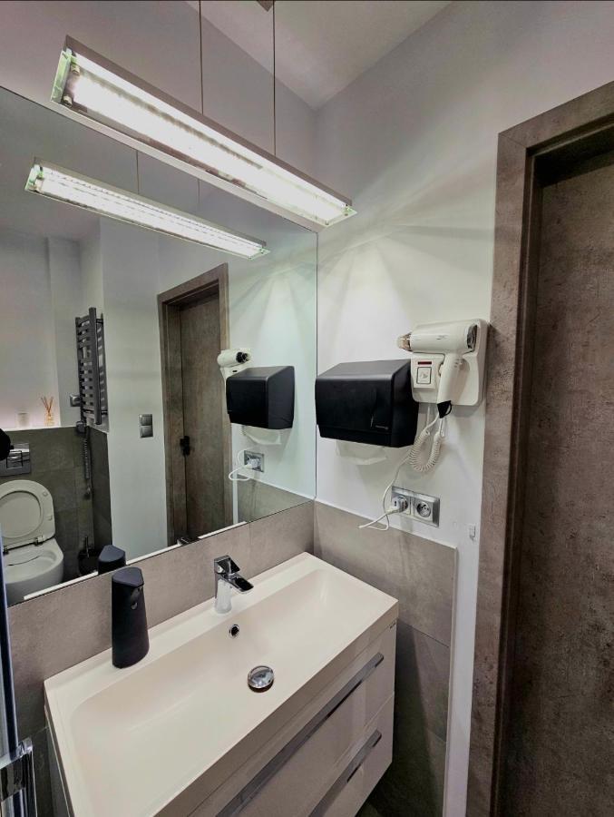 Eddie'S Luxury Apartments Гливице Екстериор снимка