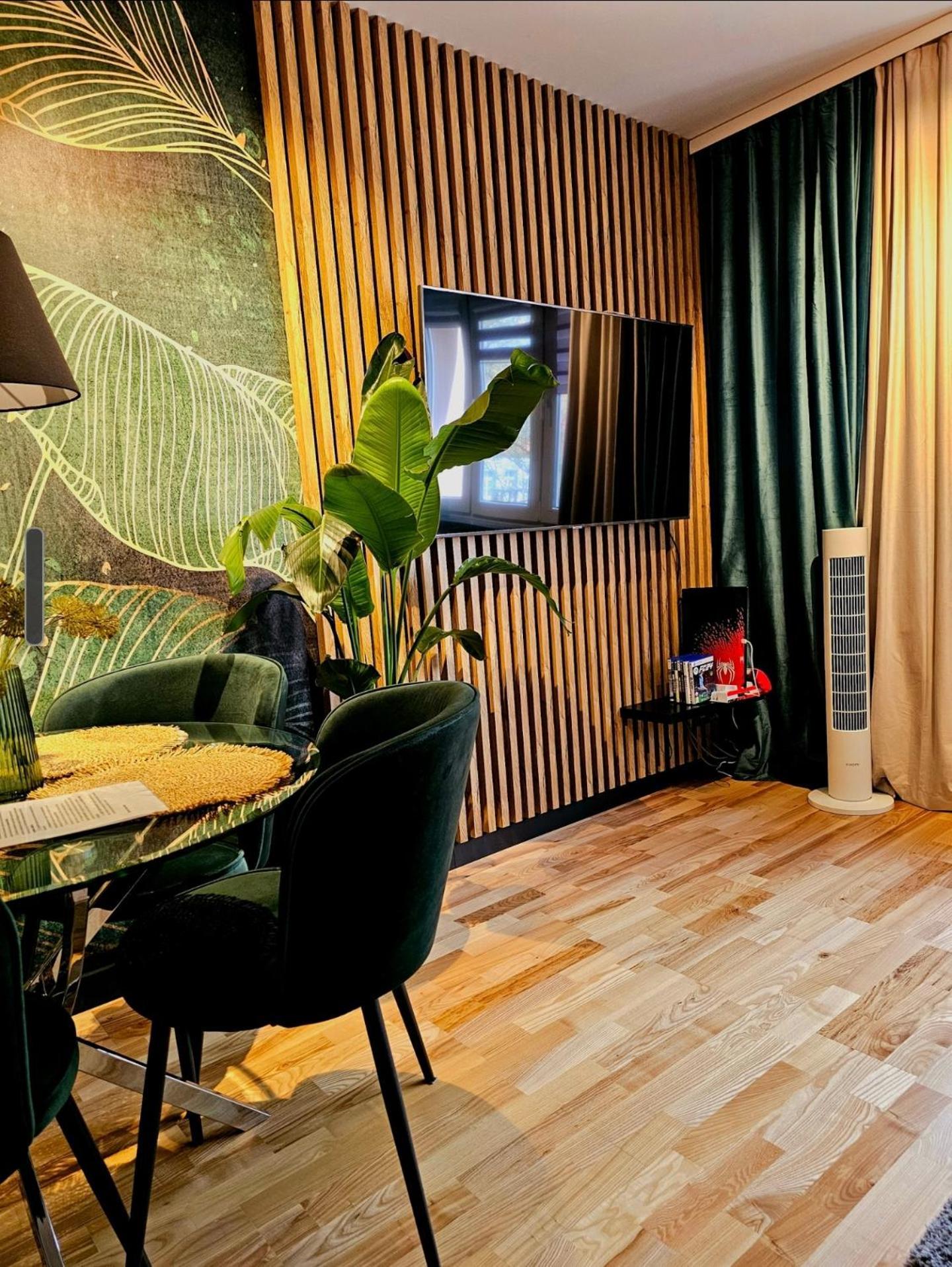 Eddie'S Luxury Apartments Гливице Екстериор снимка